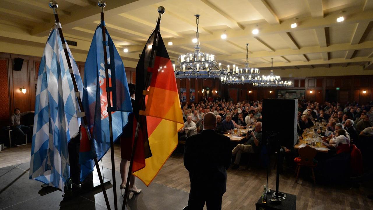 Die AfD-Bundesvorsitzende Frauke Petry spricht am 13.05.2016 auf einer AfD-Veranstaltung im Hofbräuhaus München.