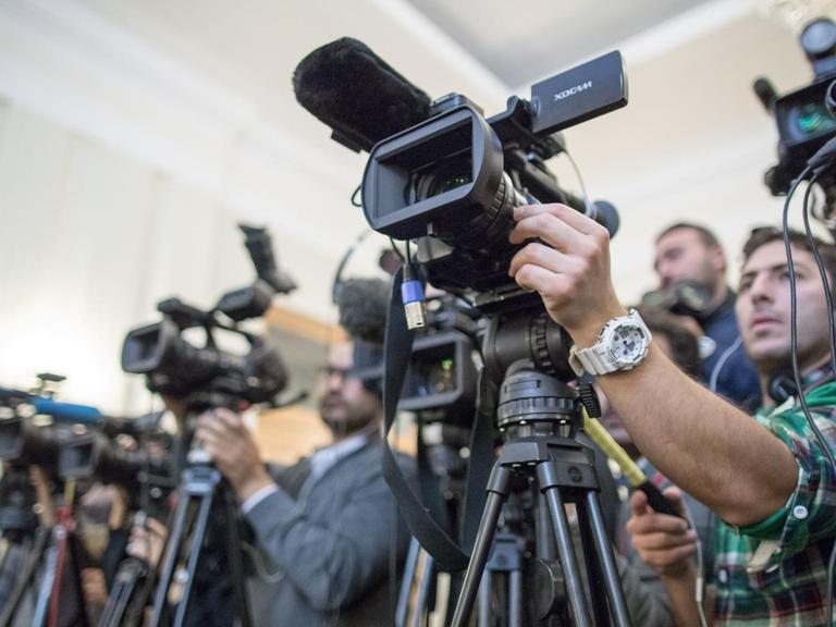 Journalisten - iranische und ausländische - bei einer Pressekonferenz in Teheran