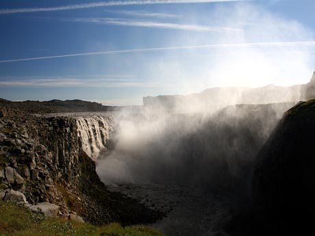Der Dettifoss ist ein gewaltiger Wasserfall im Nordosten Islands