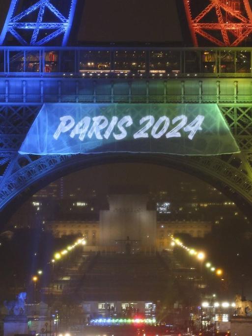 Illuminierter Eifelturm: Paris präsentiert seine Kampagne zur Olympiabewerbung 2024.