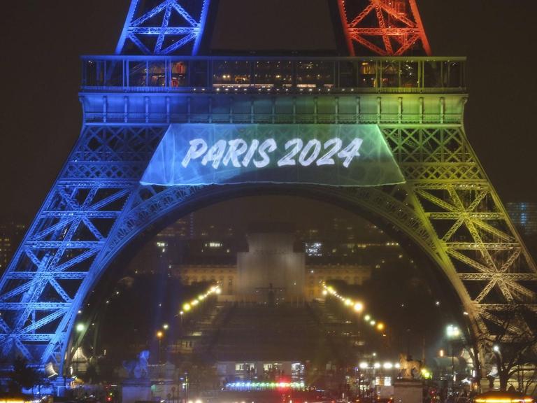 Illuminierter Eifelturm: Paris präsentiert seine Kampagne zur Olympiabewerbung 2024.