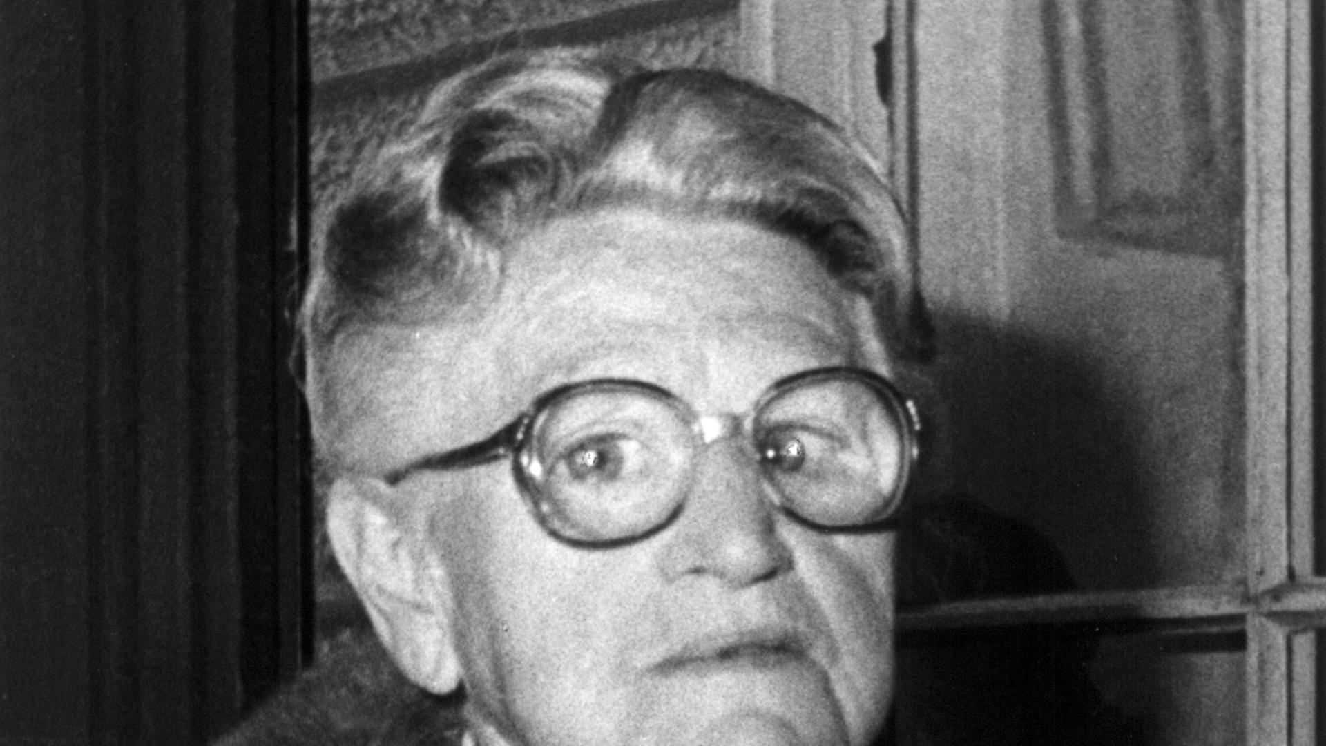 Dr. Elisabeth Selbert (1896 - 1986) in einer zeitgenössischen Aufnahme. Die als "Mutter des Grundgesetzes" bezeichnete SPD-Politikerin sorgte als Mitglied im Parlamentarischen Rat für die Verankerung des Gleichberechtigungs-Grundsatzes.