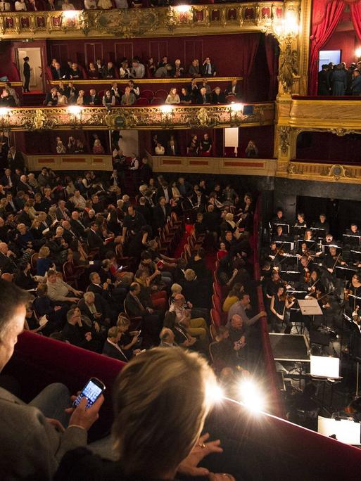 Die Oper in Brüssel bei einer Premiere am 24.Oktober 2014.