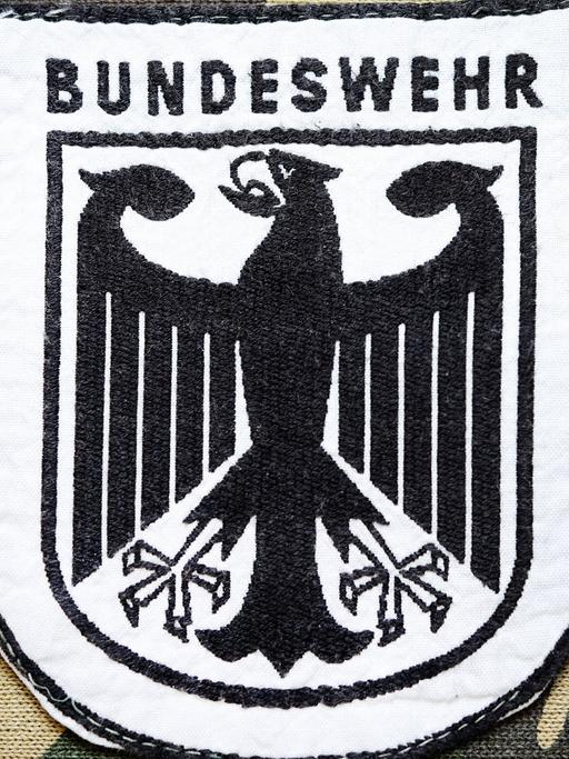 Ein Bundeswehr-Abzeichen auf einer Uniform.