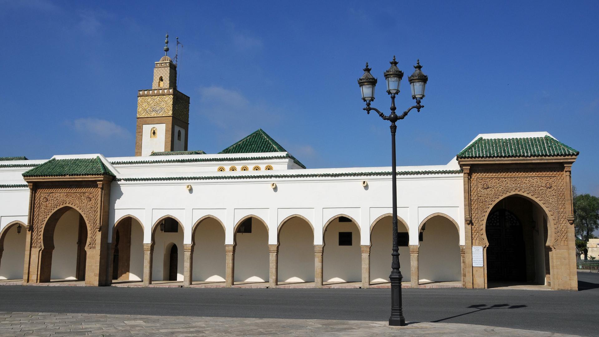 Auf dem großen Areal um den Königspalast in Rabat / Marokko steht diese Freitagsmoschee.