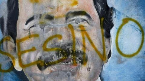 "Asesino", "Mörder", wurde über ein Wandbild von Nicaraguas Präsident Daniel Ortega gesprüht.