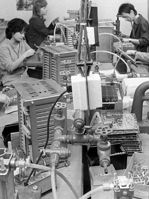 Junge vietnamesischen Frauen und Männern kamen vor 30 Jahren im Rahmen eines Regierungsabkommens als Arbeitskräfte in die DDR