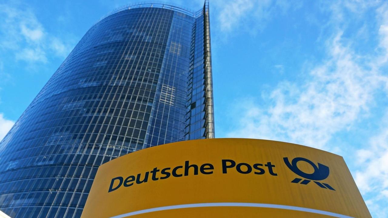 Der Post Tower, die Deutsche Post DHL Konzernzentrale, in Bonn