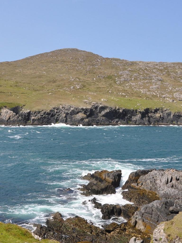 Blick auf die Felsen und das Meer auf der IInsel Dursey in Irland.