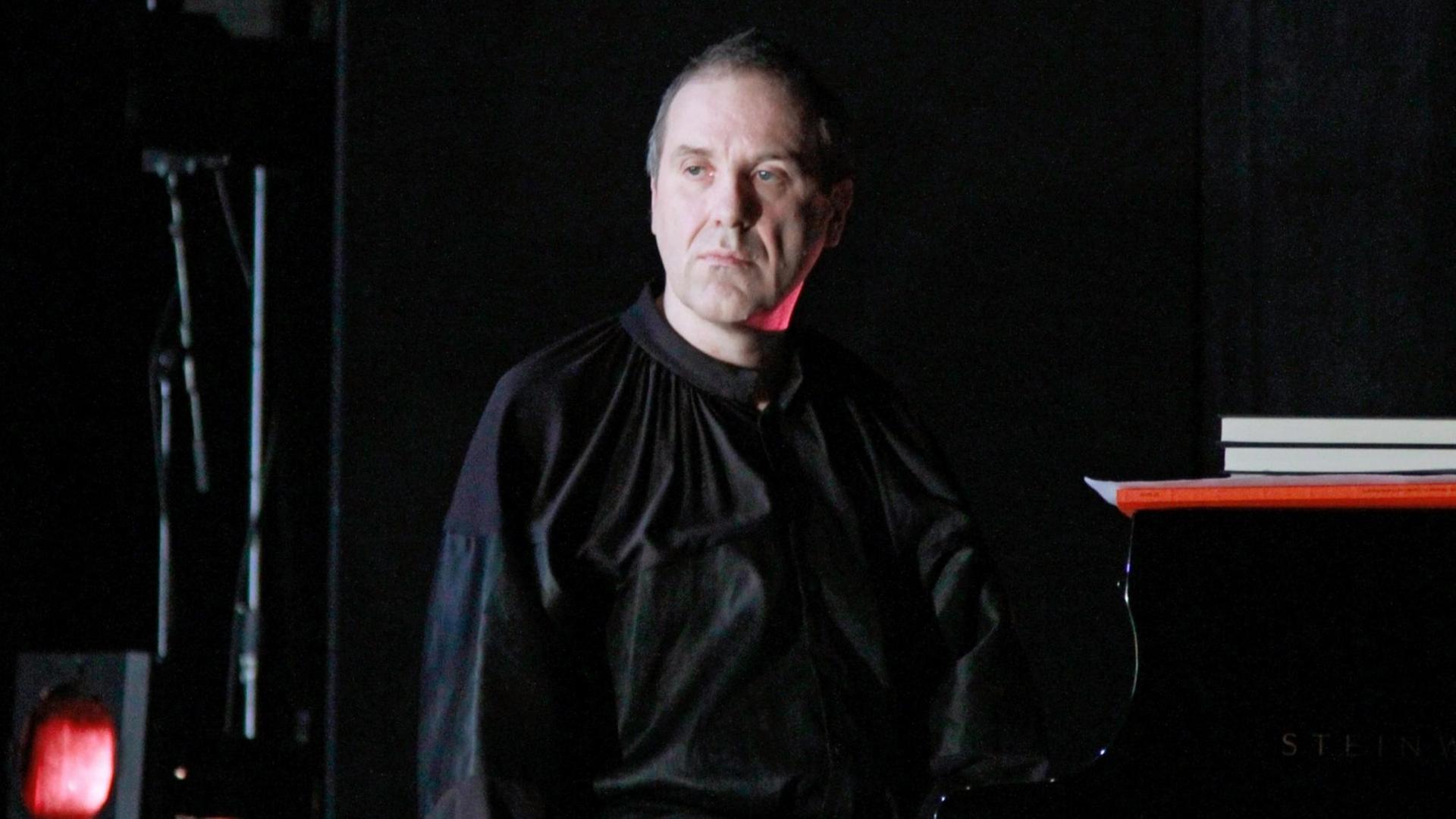 Am Mikrofon Der Pianist Alexander Lonquich