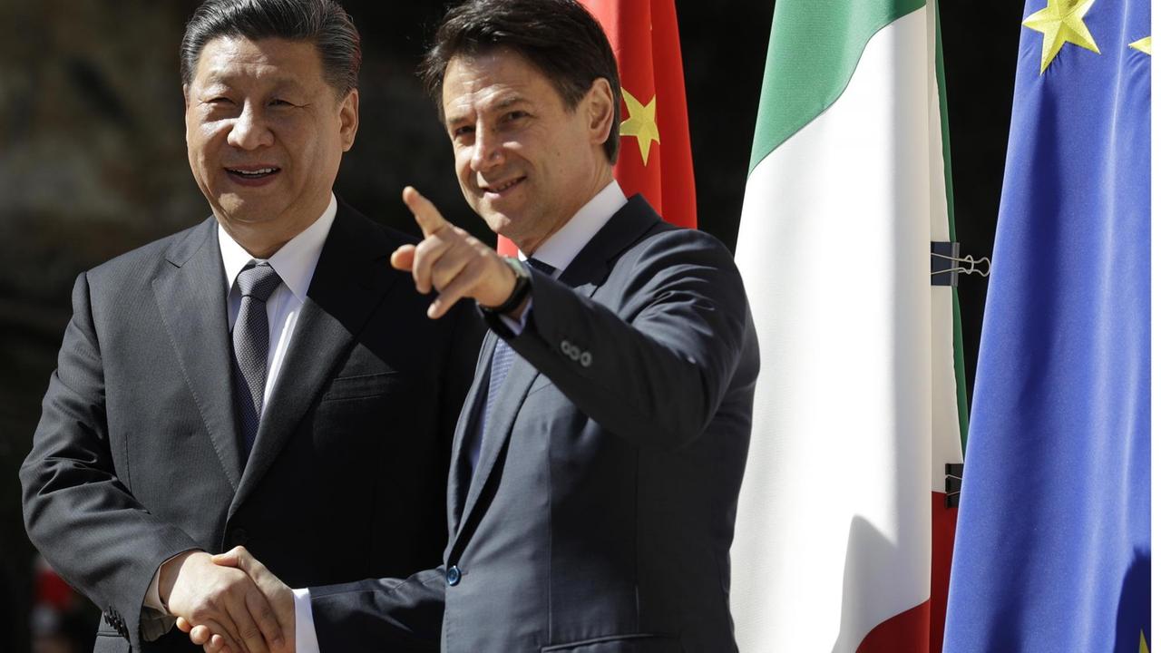 Xi Jinping (l) und Giuseppe Conte