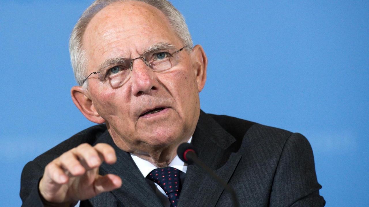Bundesfinanzminister Wolfgang Schäuble spricht während einer Pressekonferenz