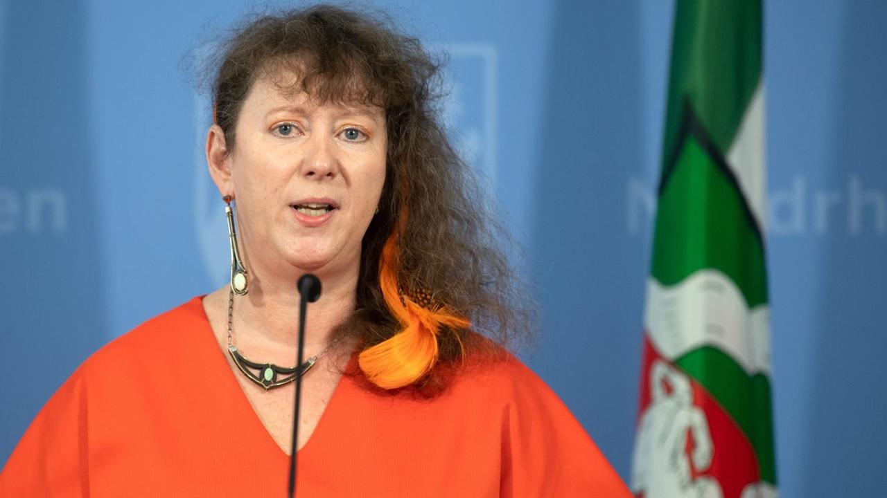 Andrea Milz (CDU), NRW-Staatssekretärin für Sport und Ehrenamt, spricht während einer Pressekonferenz