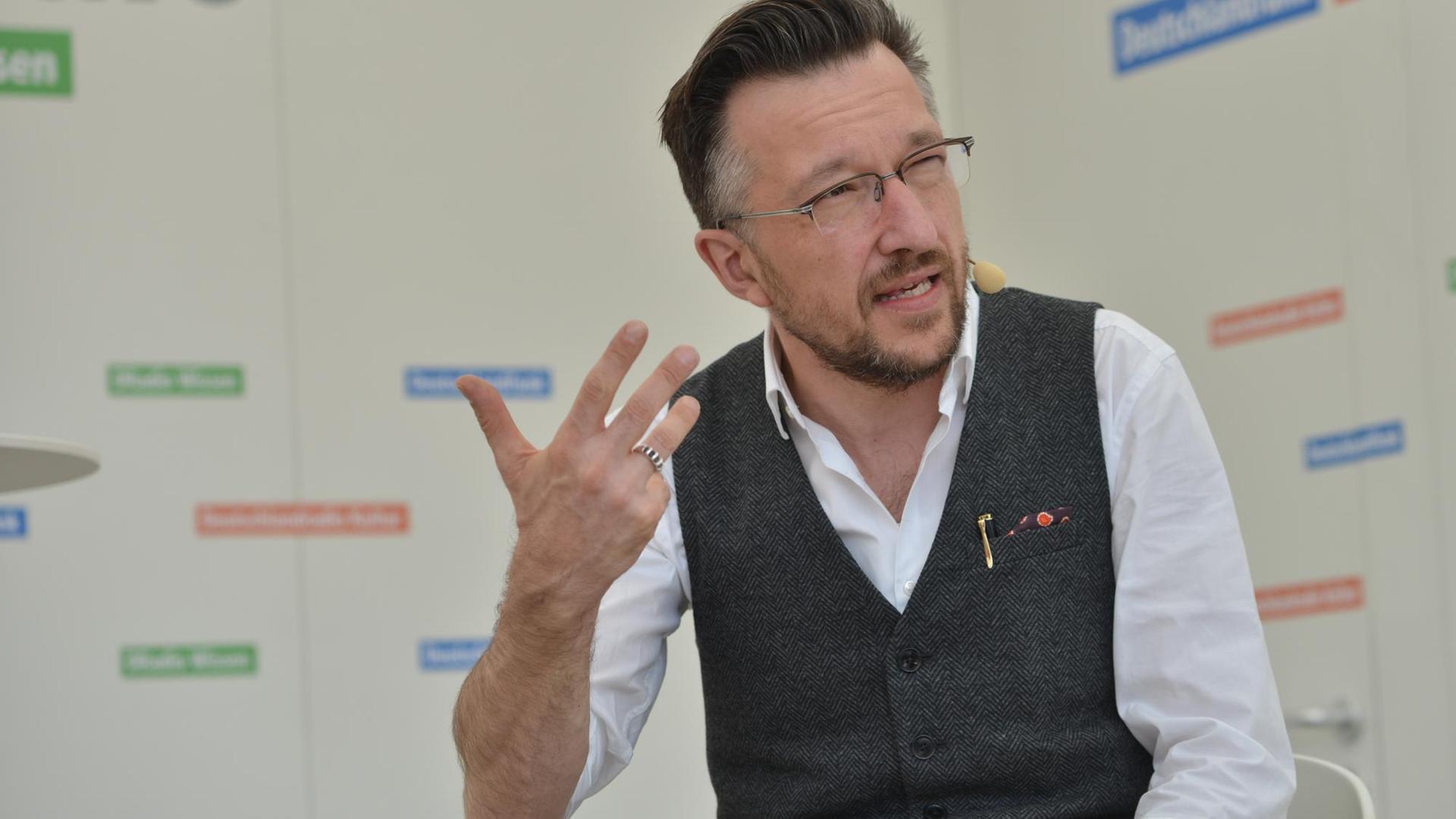 Lukas Bärfuss zu Gast beim "Bücherfrühling" von Deutschlandradio Kultur