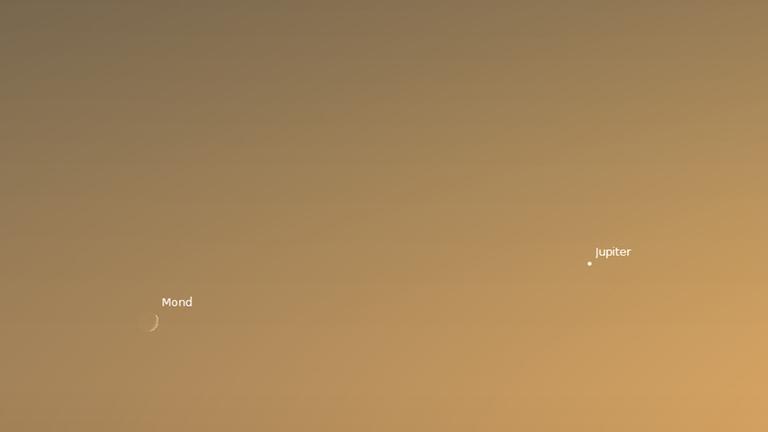 Die Mondsichel morgen Abend links von Jupiter Die Mondsichel morgen Abend links von Jupiter