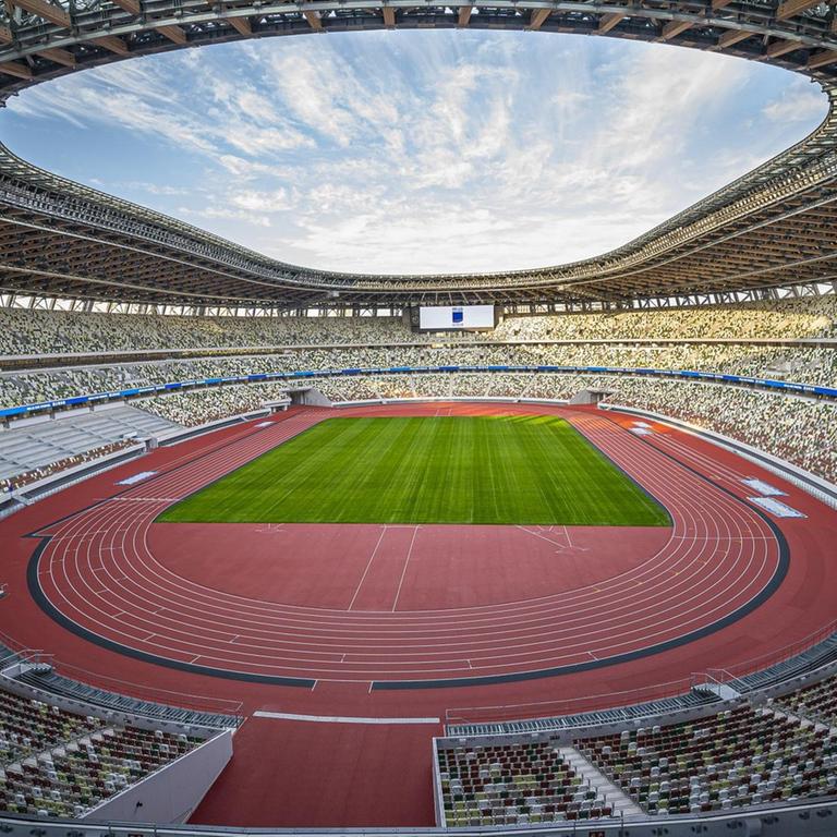 Innenansicht des Olympiastadions in Tokio ohne Zuschauer