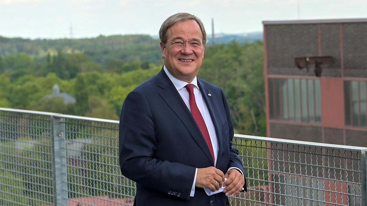 Armin Laschet erwartet die Bundeskanzlerin Angela Merkel an der Zeche Zollverein in Essen. Armin Laschet erwartet die Bundeskanzlerin Angela Merkel an der Zeche Zollverein in Essen.