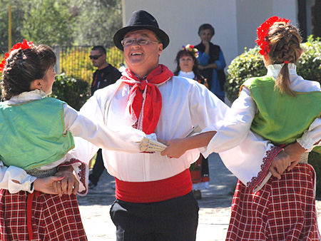 Folklore Tanz zu Ehren des Schnapses