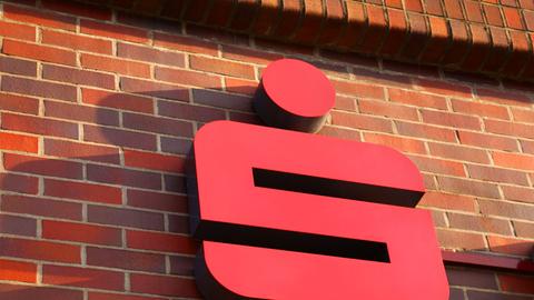 Das Logo der Sparkasse kennt fast jeder, und auch die Farbe?