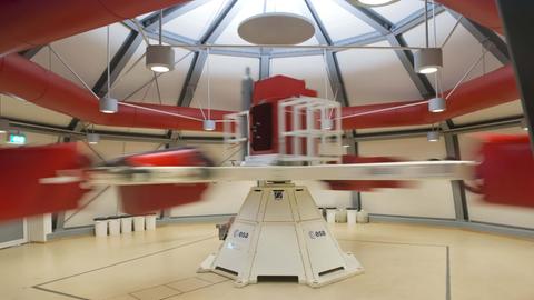 Die ESTEC-Zentrifuge bei vollem Tempo