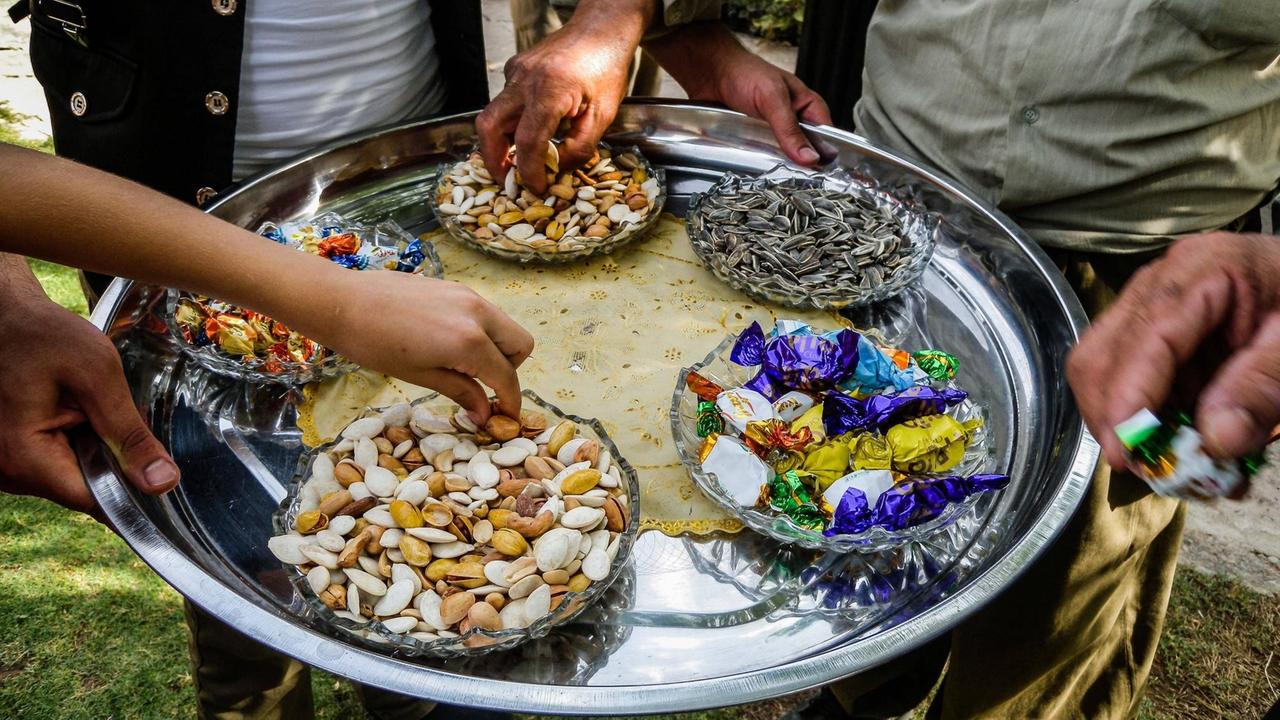 Früchte und Süßigkeiten, die beim Fastenbrechen zum Ende des Ramadans gereicht werden.