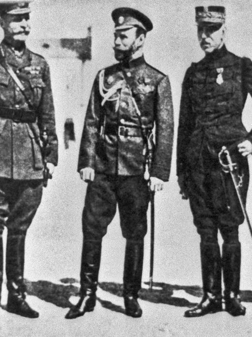 Der russische Zar Nicolaus II. mit Repräsentanten anderer Länder, die am Ersten Weltkrieg beteiligt waren.