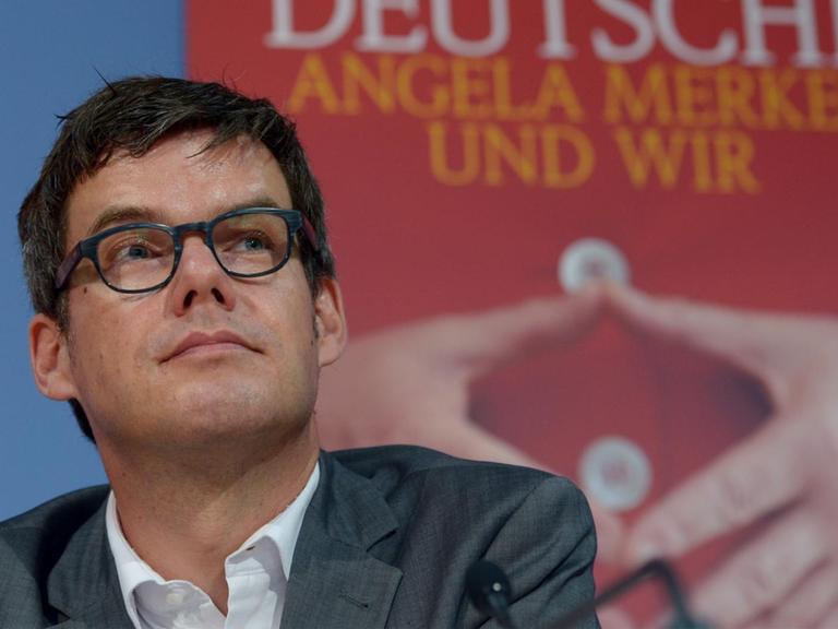 Der Autor Ralph Bollmann präsentiert am in Berlin sein neues Buch: "Die Deutsche. Angela Merkel und wir".