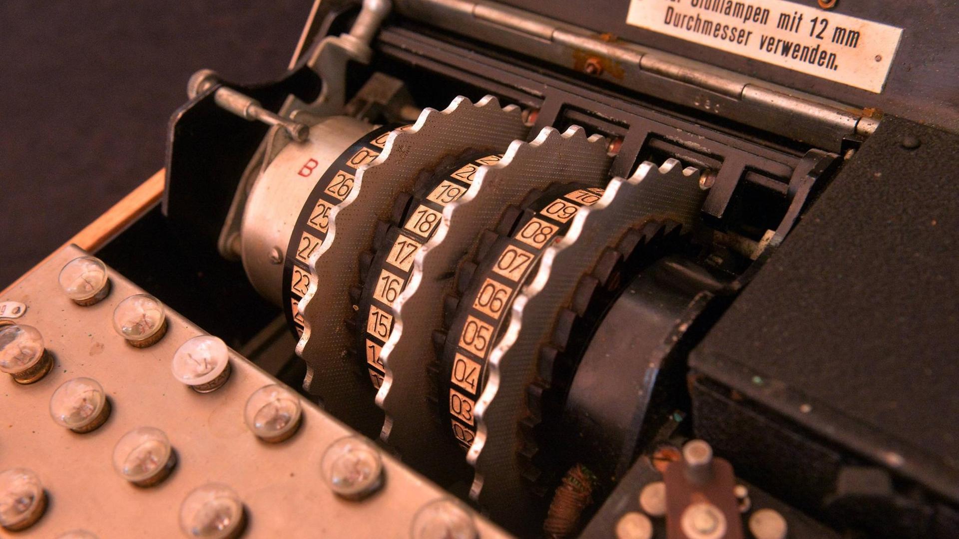 Eine Enigma, die von den Deutschen im Zweiten Weltkrieg zum codieren von Nachrichten genutzt wurde.
