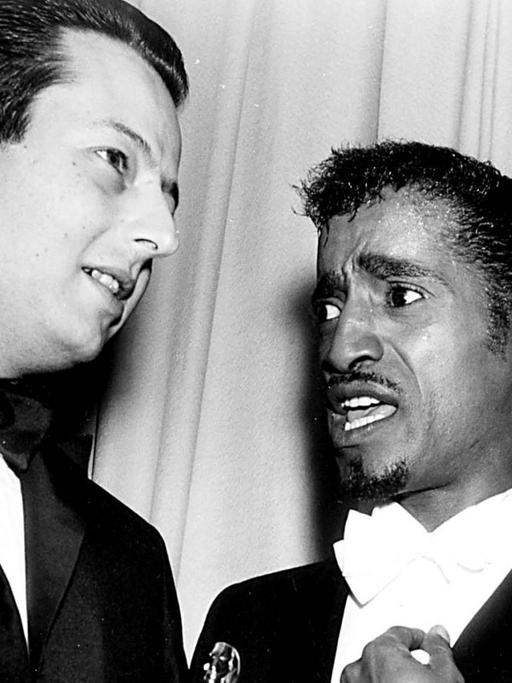 André Previn, Sammy Davis Jr. und Elmer Bernstein bei der Oscar-Verleihung 1964