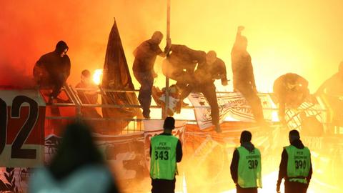 Pyrotechnik im Cottbuser Fanblock