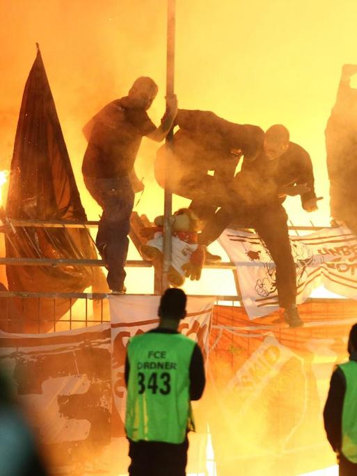 Pyrotechnik im Cottbuser Fanblock