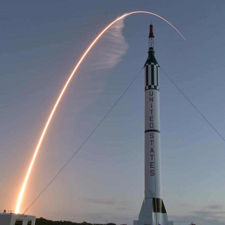 Start der Starliner-Kapsel – hier über einer historischen Redstone-Rakete – am 20.12.2019, dem Gründungsdatum der US Space Forces. Die Mission war ein Fehlschlag, kein gutes Omen.