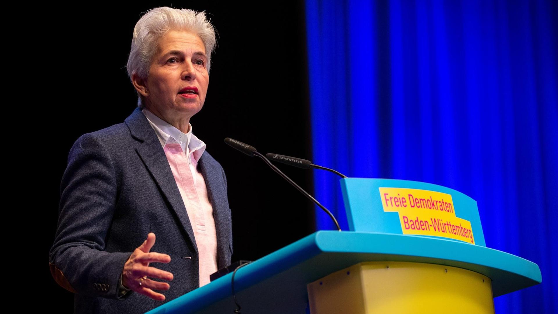Marie-Agnes Strack-Zimmermann (FDP), Abgeordnete im Deutschen Bundestag und stellvertretende Parteichefin spricht während des 118. Landesparteitags der FDP in der Schwabenlandhalle in Fellbach.