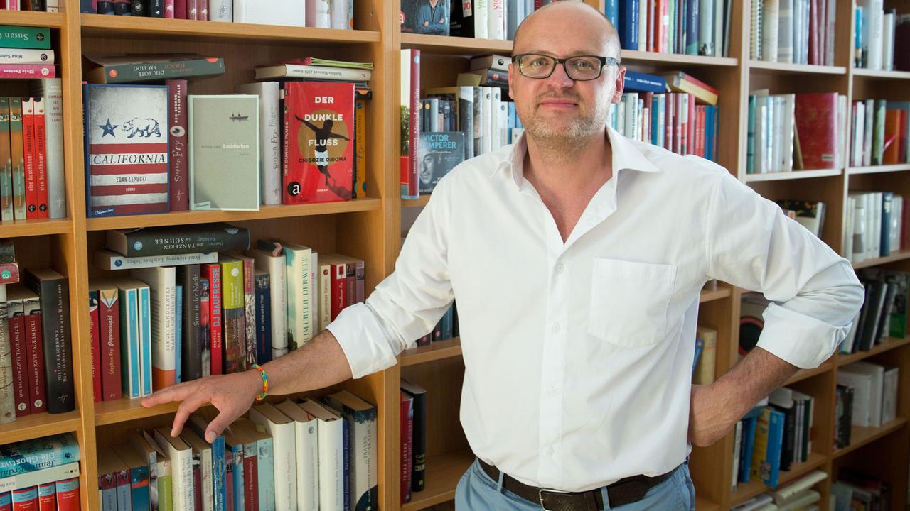 Gunnar Cynybulk ist seit Oktober 2017 Leiter der Ullstein Buchverlage in Berlin. Zuvor war er 18 Jahre beim Aufbau Verlag tätig.