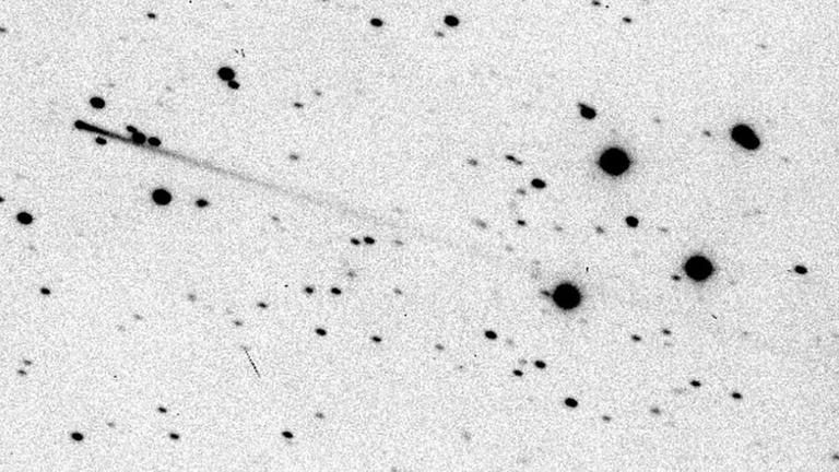 Der Asteroid 7968 zeigte 1996 einen deutlichen Staubschweif