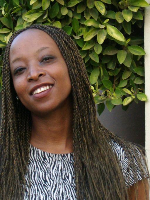 Die südafrikanische Krimi-Autorin Angela Makholwa