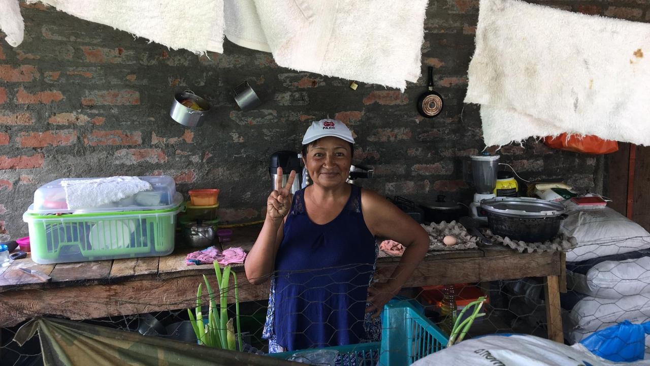 Eine Frau in einem Lager der entwaffneten FARC-Guerilla in Patia (Kolumbien)