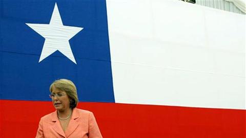 Die Sozialistin Michelle Bachelet wird die erste Staats- und Regierungschefin in der Geschichte Chiles.