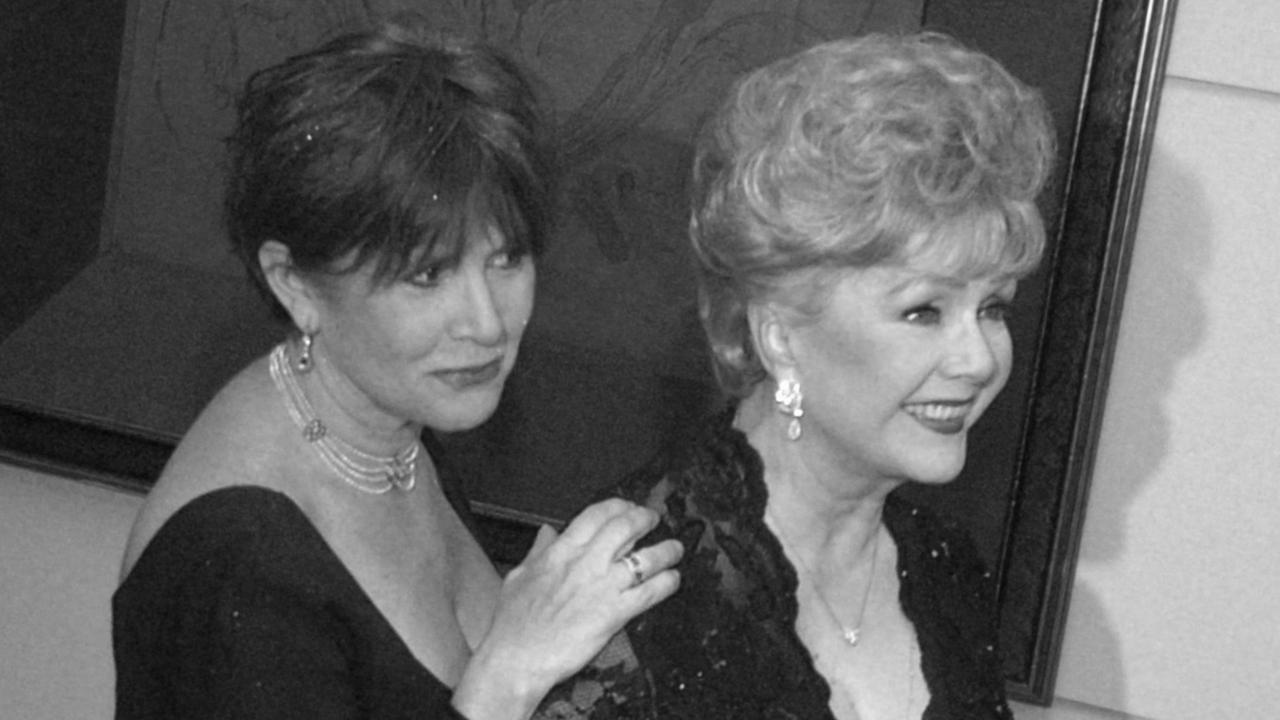 Die Schauspielerin Debbie Reynolds (re.) mit ihrer Tochter Carrie Fisher (li.)