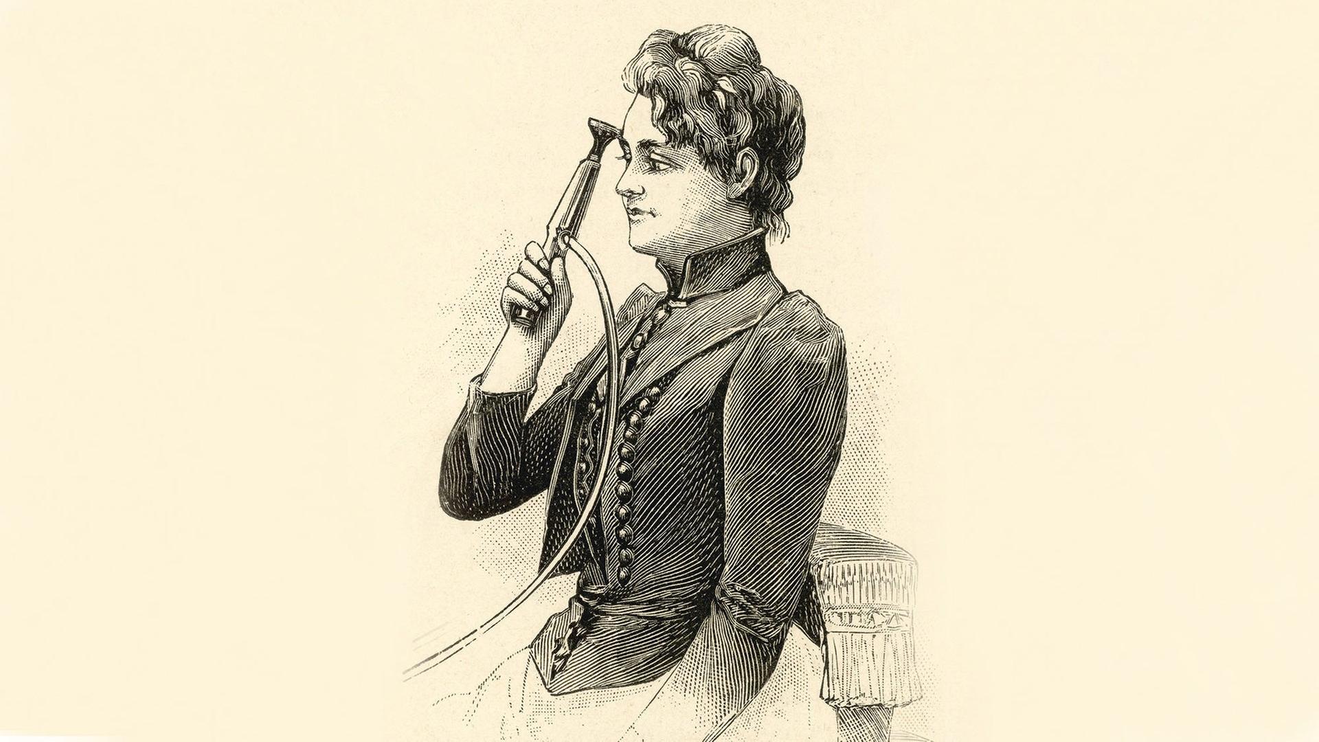 Eine Frau massiert ihren Kopf mit dem Liedbeck-Vibrator