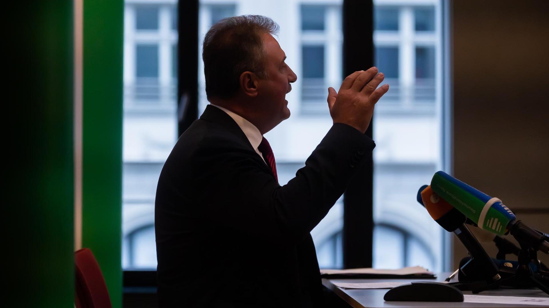Claus Weselsky, Vorsitzender der Gewerkschaft Deutscher Lokomotivführer (GDL) Claus Weselsky, Vorsitzender der Gewerkschaft Deutscher Lokomotivführer (GDL)