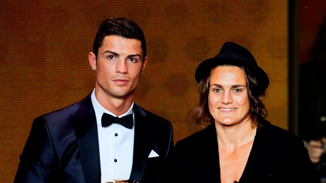 epa04019400 Real Madrid's Portuguese striker Cristiano Ronaldo (L) and Nadine Angerer (R) of Germany pose for photographers after receiving the FIFA Men's and Women's World Player of the Year 2013 award during the FIFA Ballon d'Or 2013 gala at the Kongres epa04019400 Real Madrid's Portuguese striker Cristiano Ronaldo (L) and Nadine Angerer (R) of Germany pose for photographers after receiving the FIFA Men's and Women's World Player of the Year 2013 award during the FIFA Ballon d'Or 2013 gala at the Kongres