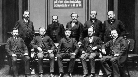 Um 1900 entstand diese Aufnahme von führenden Mitglieder der zur Massenbewegung aufsteigenden Sozialdemokratischen Partei Deutschland (SPD).