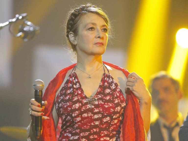 Elegant, leichtfüßig und voller Lebenslust: Catherine Ringer ist mit neuem Album zurück Elegant, leichtfüßig und voller Lebenslust: Catherine Ringer ist mit neuem Album zurück