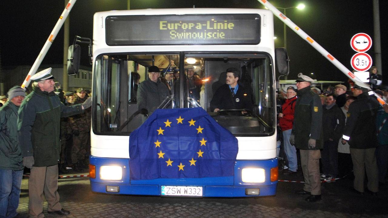 In der Nacht zum 21.12.2007 fährt ein Verkehrsbus der Europa-Linie ohne Grenzkontrolle über den Grenzübergang Ahlbeck-Swinemuende