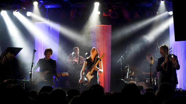 Die Schweizer Singer-Songwriterin Sophie Hunger live in der Schüür (Schweiz)
