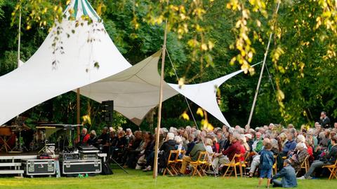 72. SOMMERLICHE MUSIKTAGE HITZACKER, WENDLAND, NIEDERSACHSEN, DATUM: 04.08.2017 - Open Air "Wild Sounds" mit dem Perkussionisten Johannes Fischer. Foto (c) 2017 Kay-Christian Heine