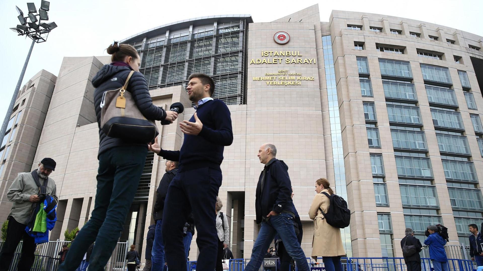 Ein Gericht in Istanbul hat den ehemaligen türkischen Amnesty-Chef Taner Kilic freigesprochen.