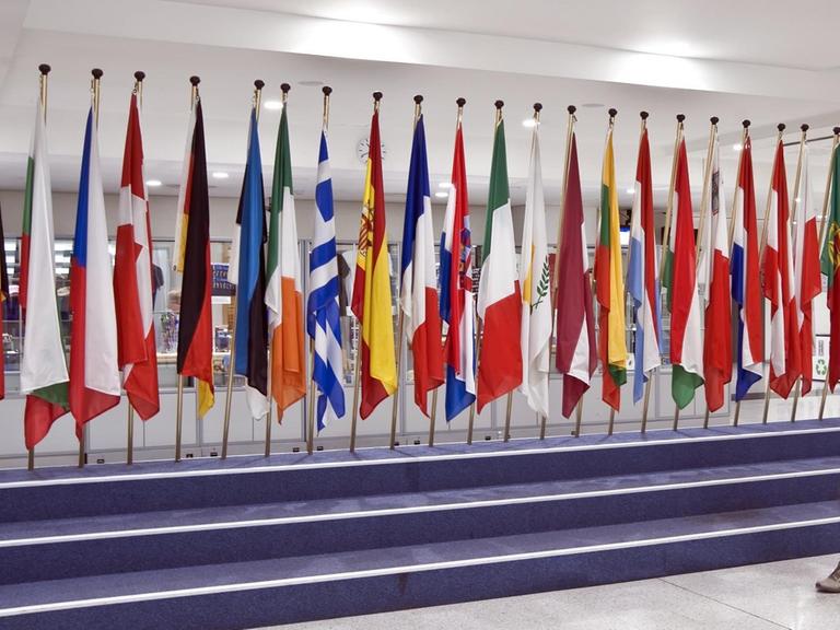 Flaggen im Europäischen Parlament in Brüssel