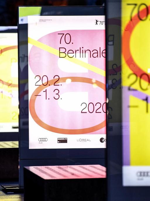 Das Foto zeigt Plakate der Berlinale an der Potsdamer Straße am Potsdamer Platz.